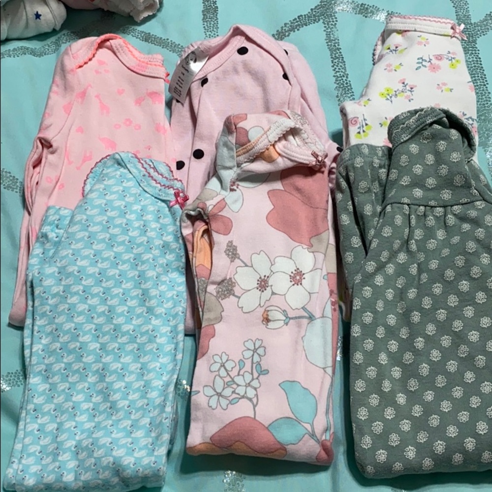 Lot of 6 newborn gowns